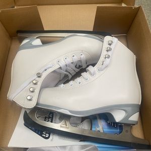 Ice Skates- NIB- Kids Size 1